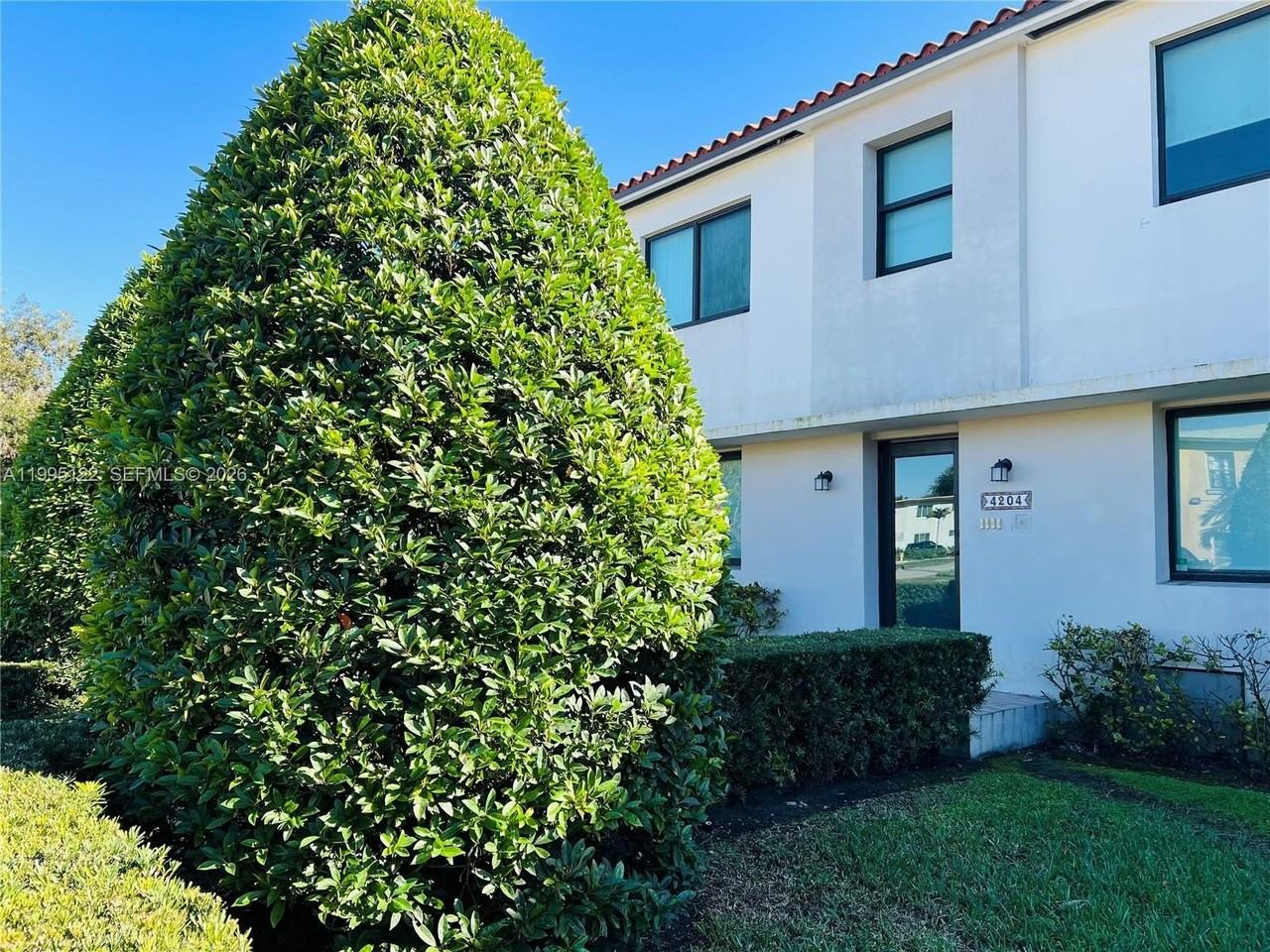 4203 Sw 15th St #2 - Photo 2 of 12