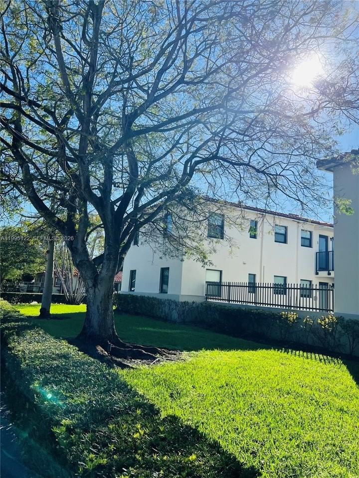 4203 Sw 15th St #2 - Photo 5 of 12