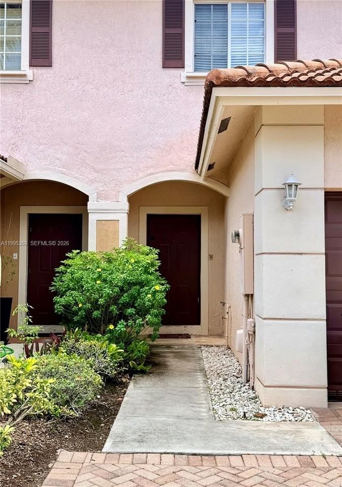 5747 Isles Cir #5747 - Photo 2 of 29