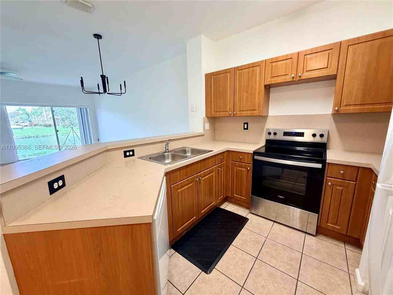 5747 Isles Cir #5747 - Photo 5 of 29