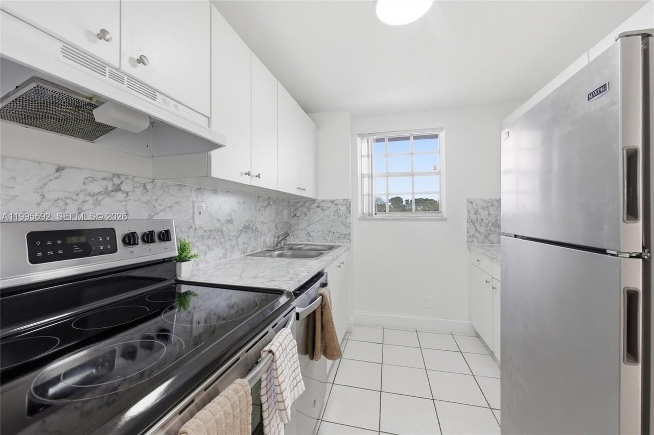 2520 N Andrews Ave #401 - Photo 6 of 33