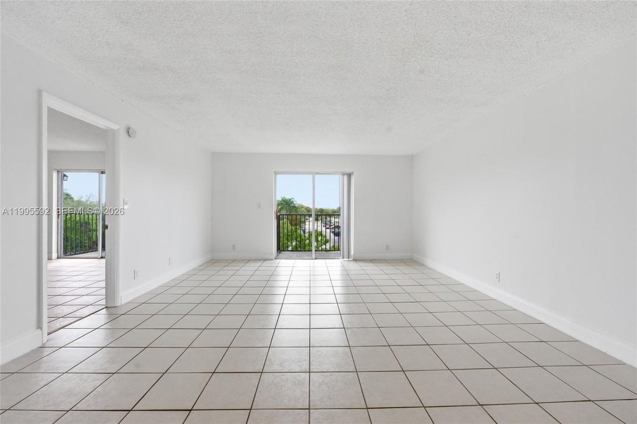 2520 N Andrews Ave #401 - Photo 7 of 33