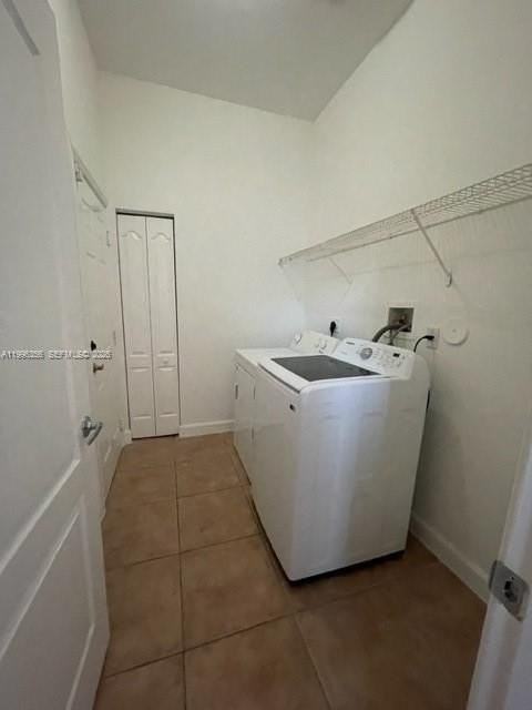 1837 Ne 37th Pl #1837 - Photo 3 of 11