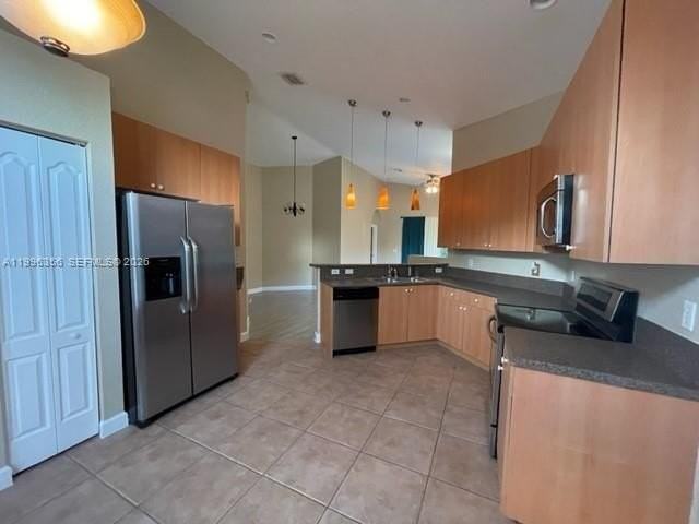 1837 Ne 37th Pl #1837 - Photo 5 of 11