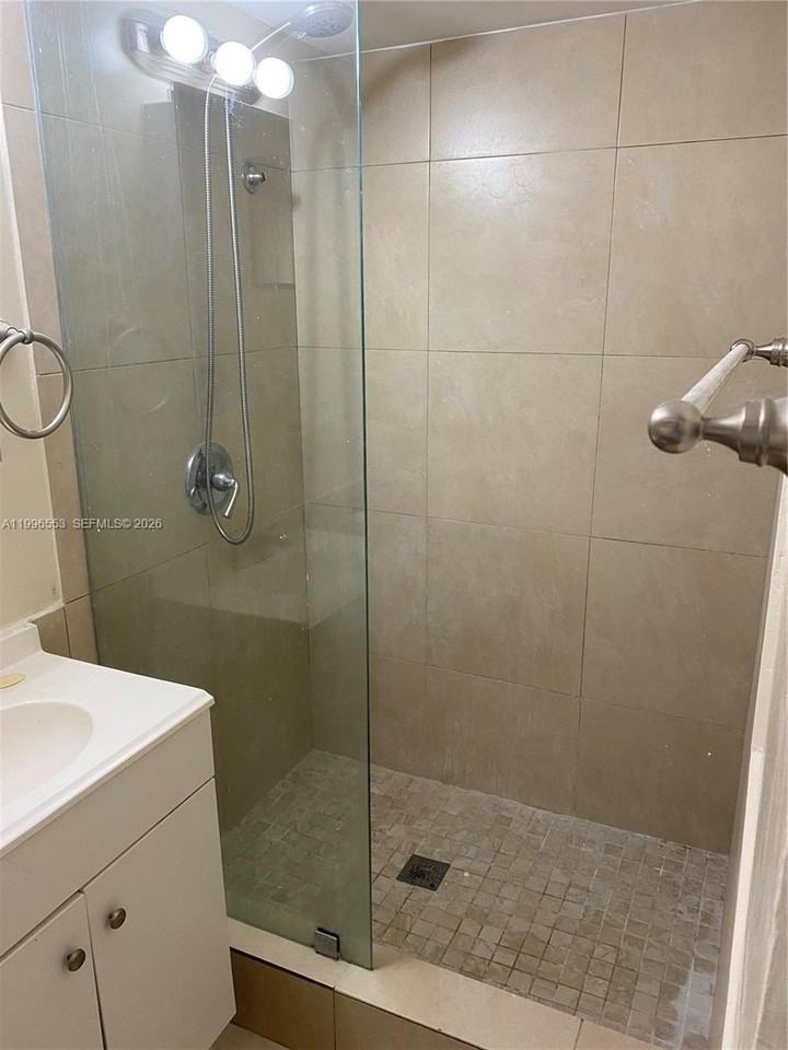 1051 Sw 3rd St #3 - Photo 7 of 8