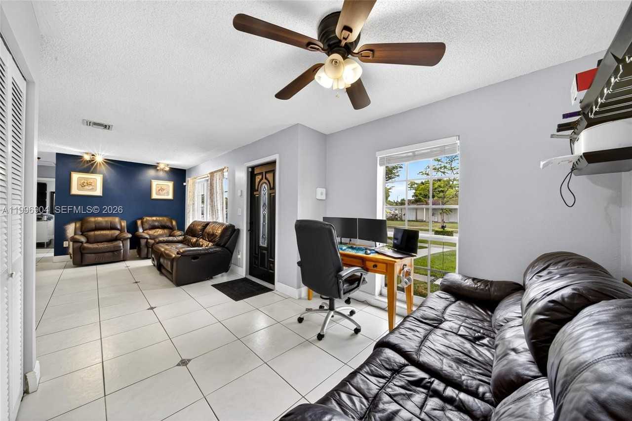 10741 Sw 153rd St - Photo 4 of 40