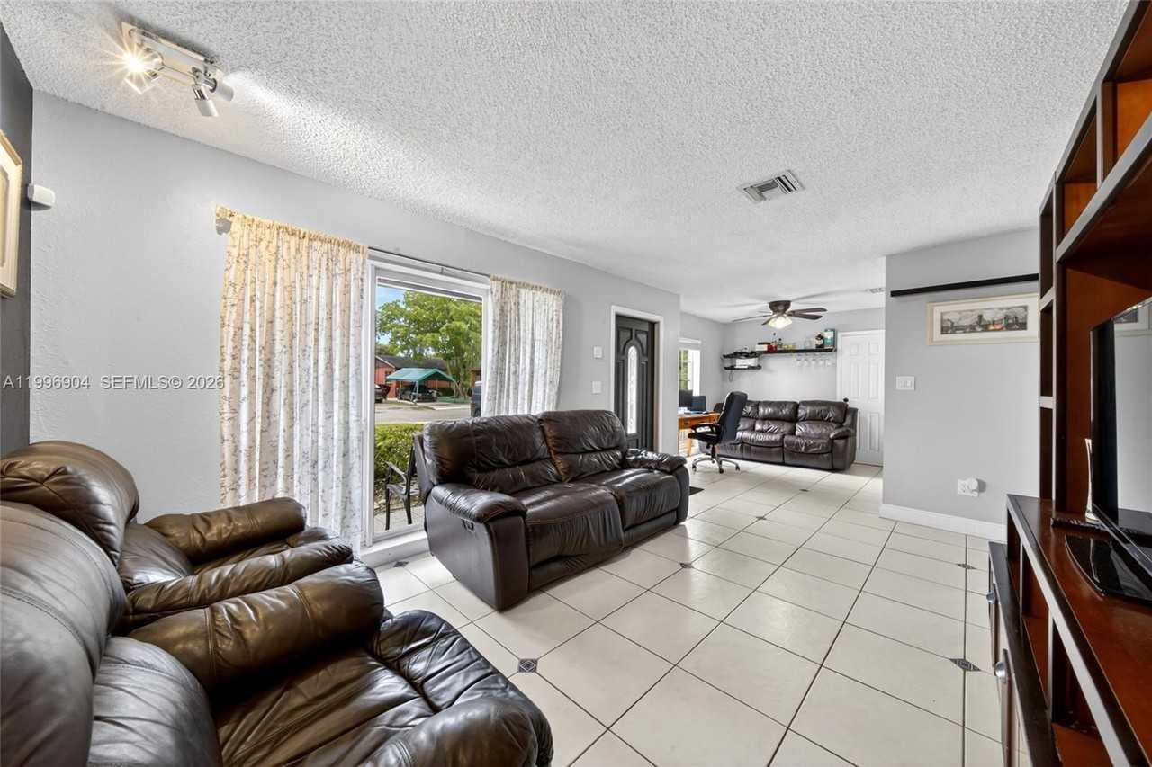 10741 Sw 153rd St - Photo 5 of 40