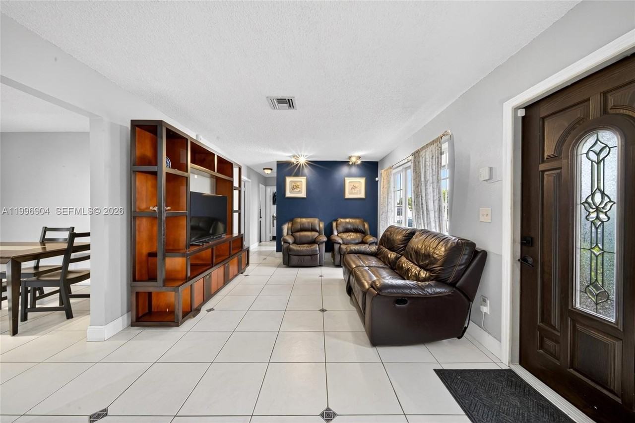 10741 Sw 153rd St - Photo 7 of 40