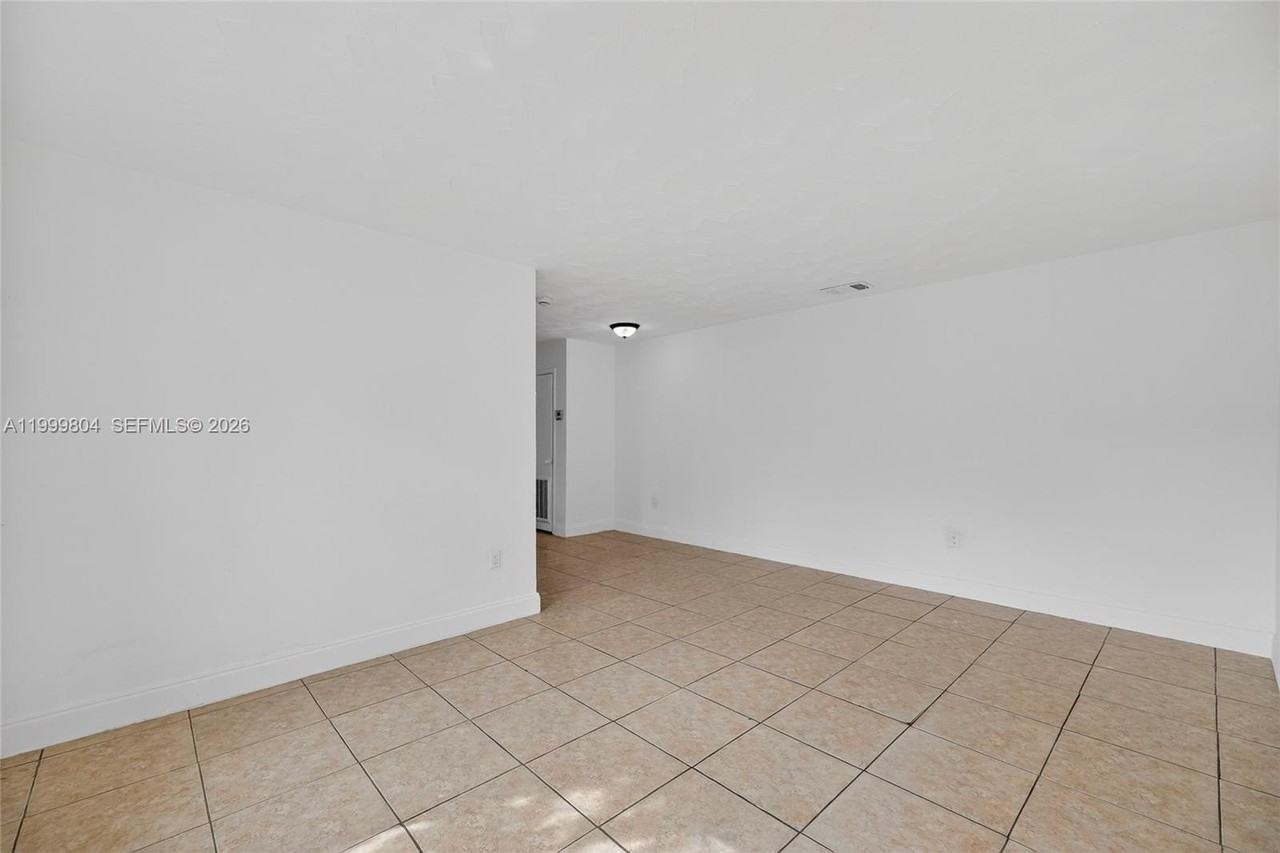 762 Ne 131st St #762 - Photo 4 of 25