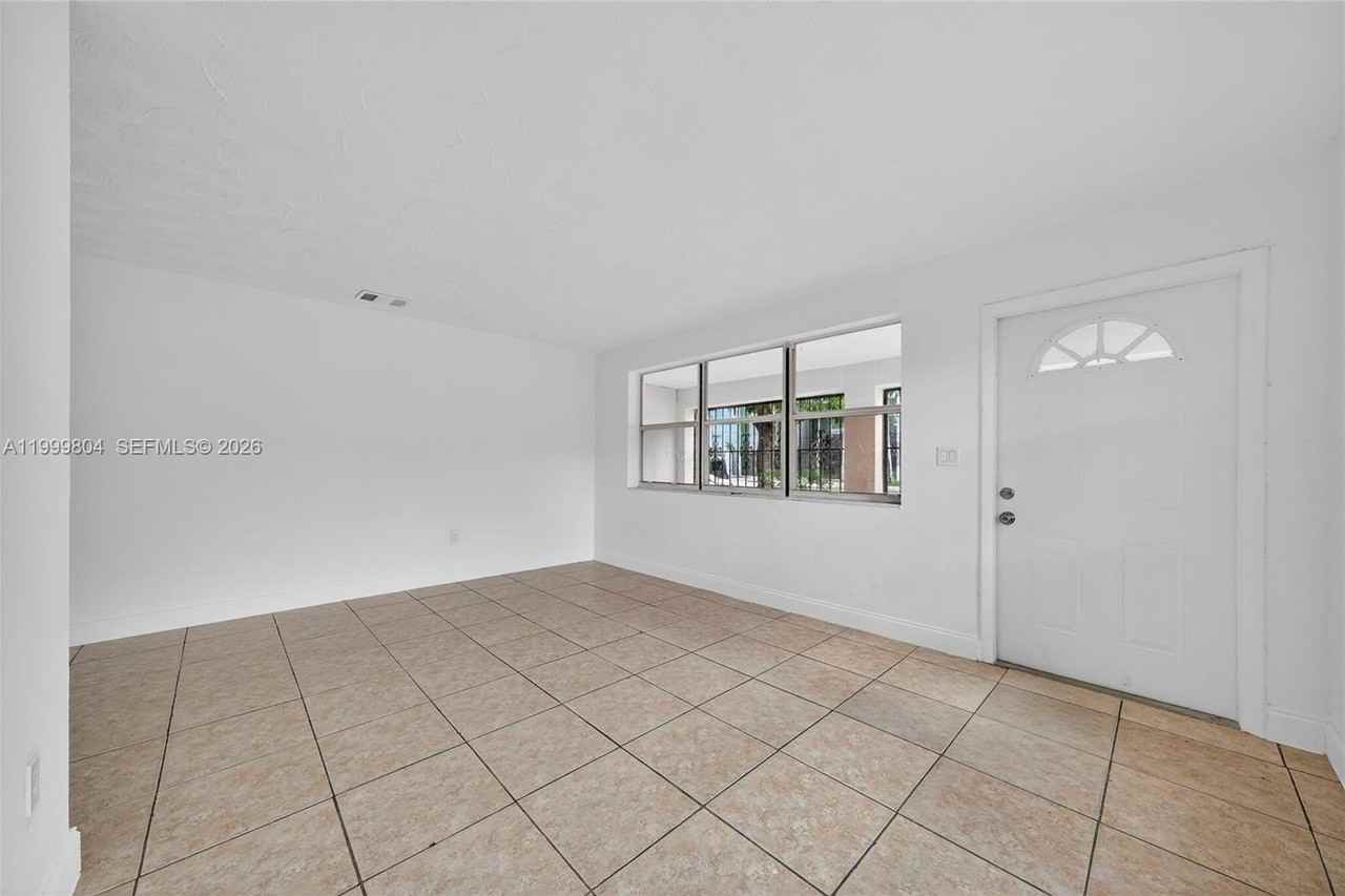 762 Ne 131st St #762 - Photo 5 of 25