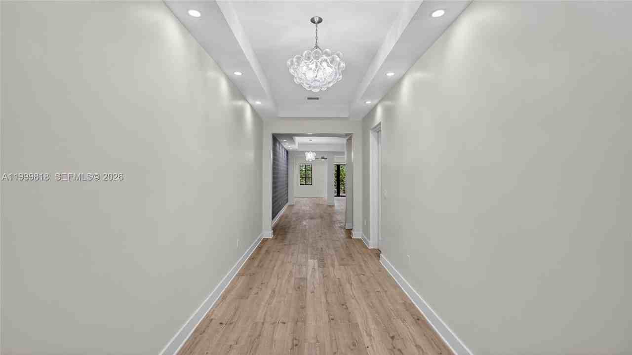 622 Malaga Ave #622 - Photo 5 of 45