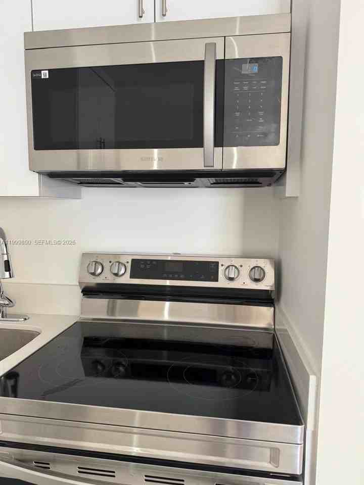 615 Ne 3rd St #1 - Photo 3 of 18