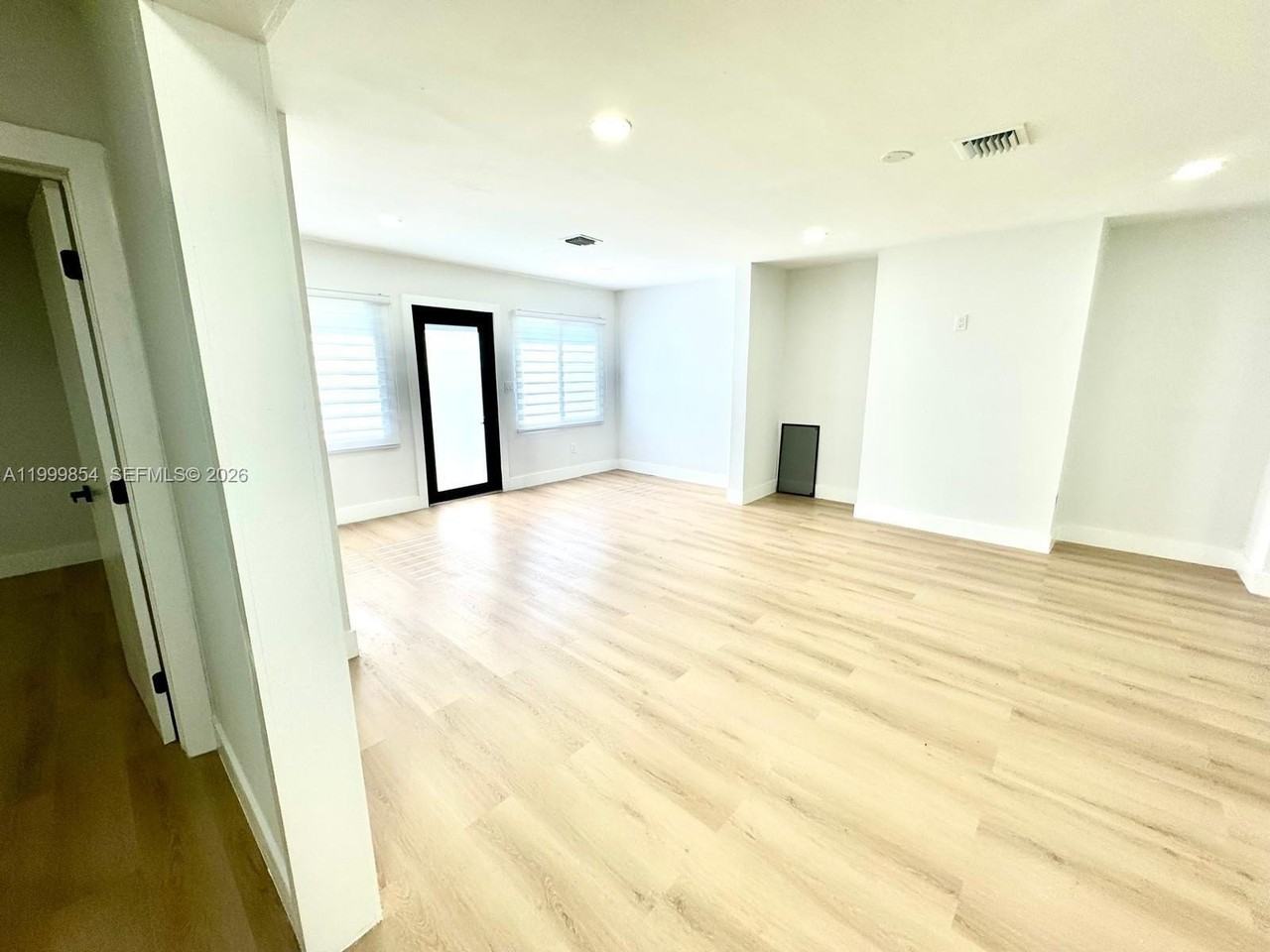 4131 Nw 11th Pl - Photo 5 of 20