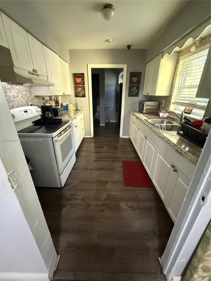 3120 Avenue Q - Photo 4 of 5