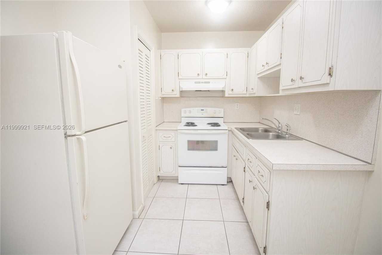 8900 Nw 38th Dr #4 - Photo 3 of 12