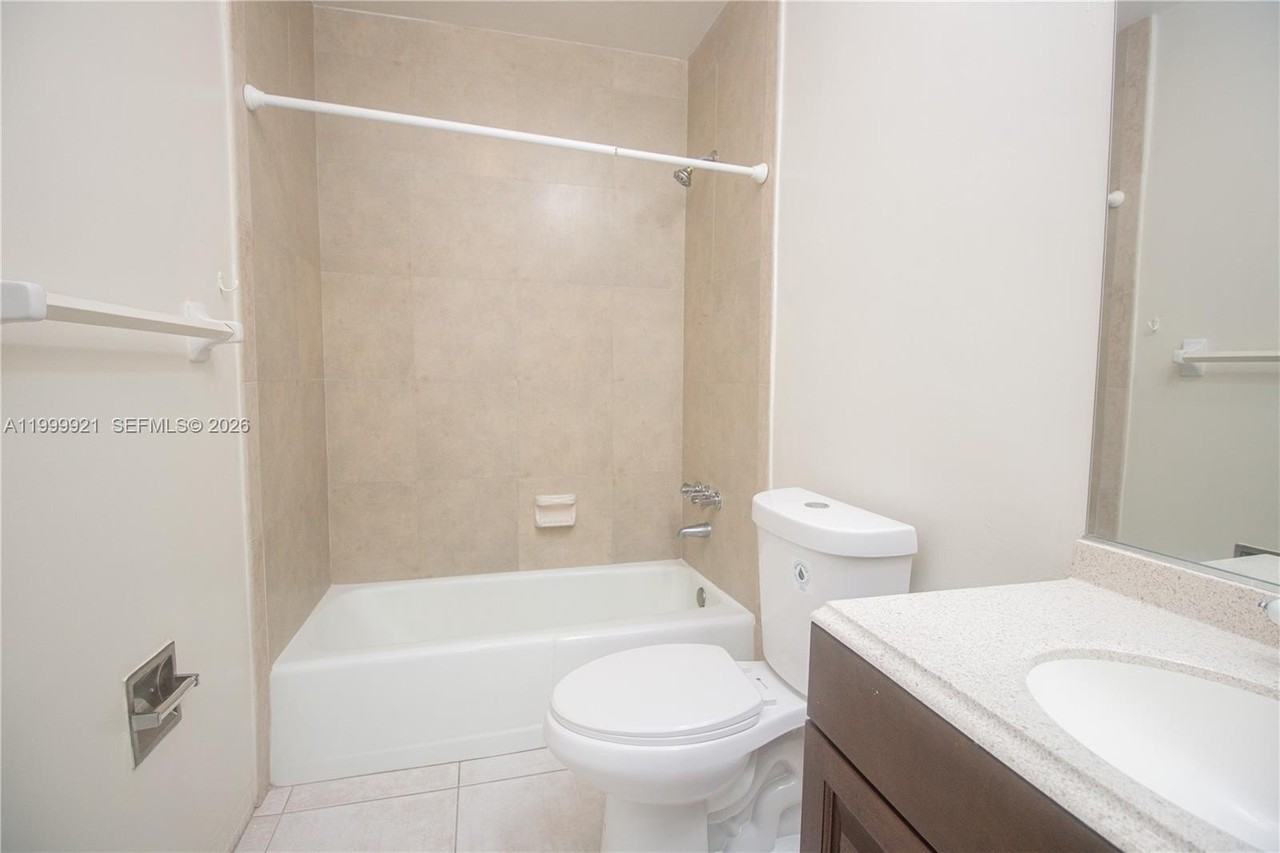 8900 Nw 38th Dr #4 - Photo 6 of 12