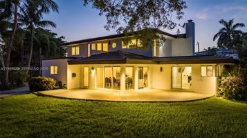 featured image of 911 N Northlake Dr