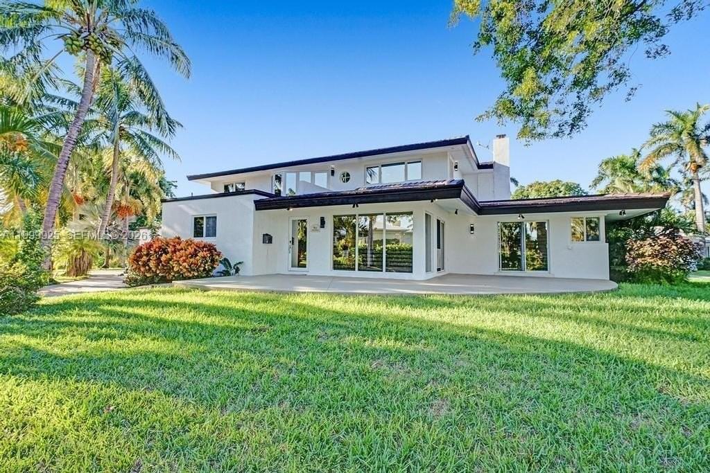 911 N Northlake Dr - Photo 7 of 50