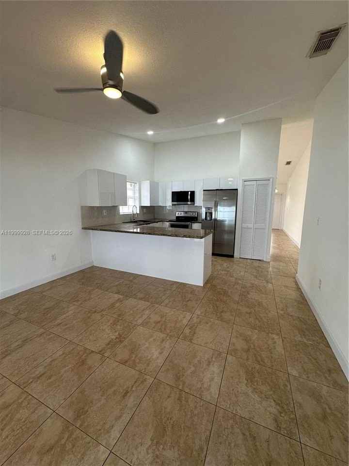 7862 Sw 157th Ct - Photo 5 of 14