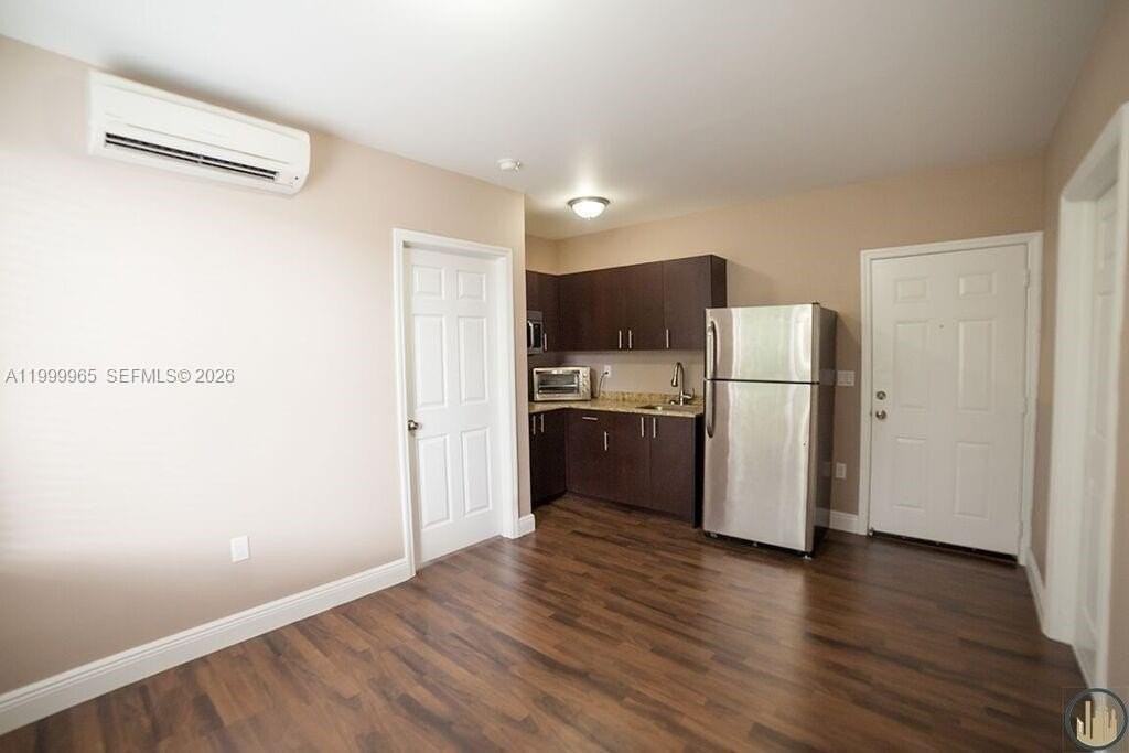 1752 Nw 1st St #3 - Photo 2 of 5