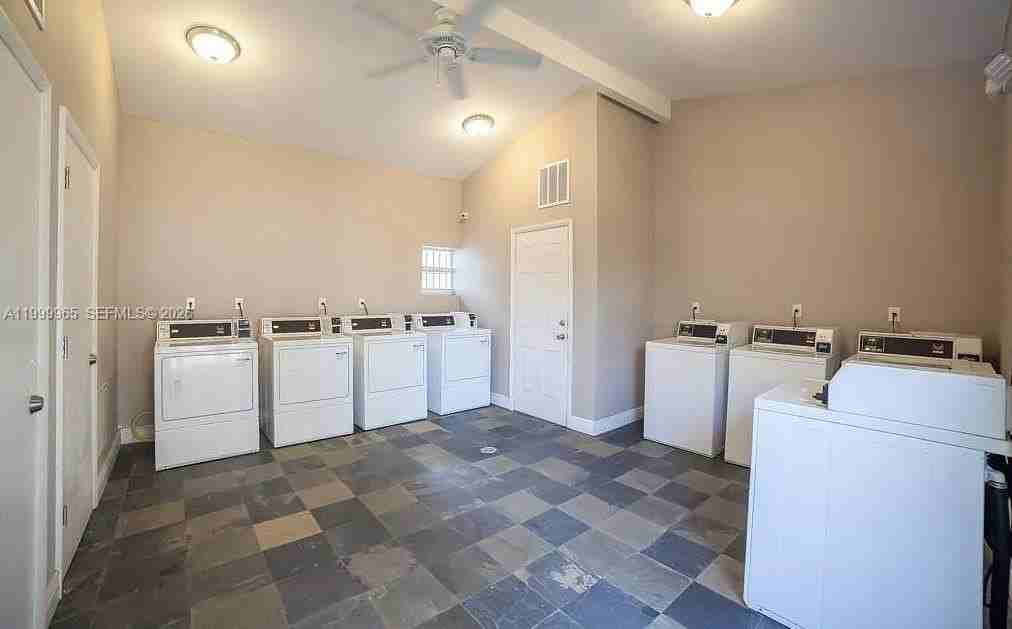 1752 Nw 1st St #3 - Photo 5 of 5