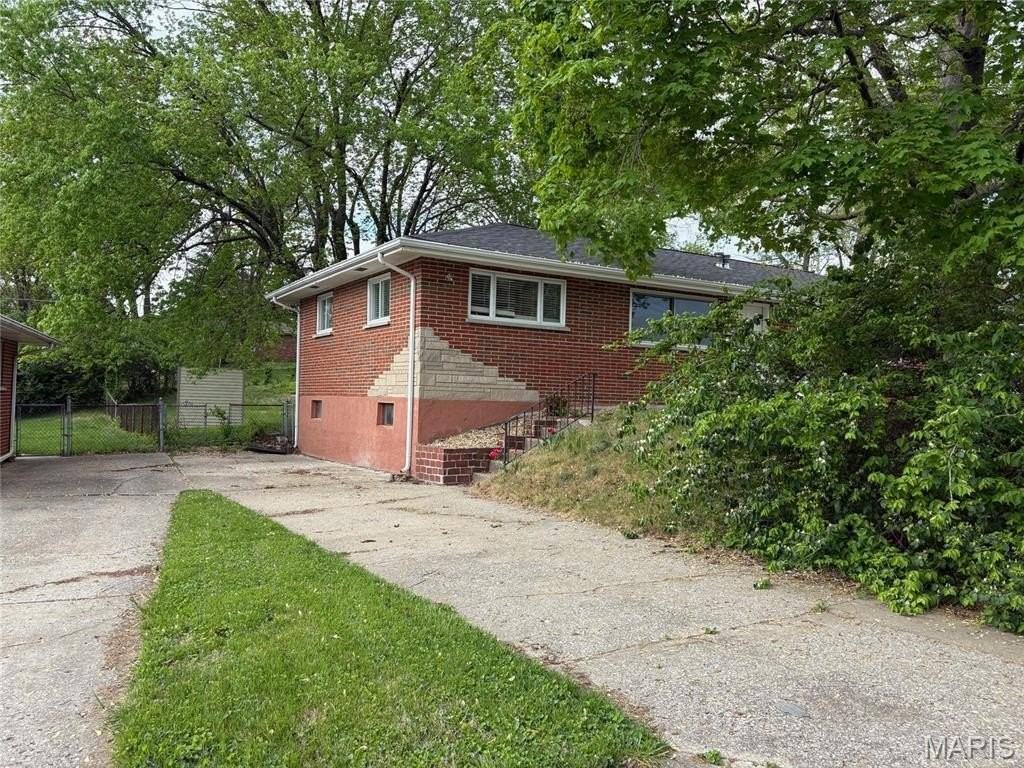 2415 Chesstal St - Photo 2 of 9