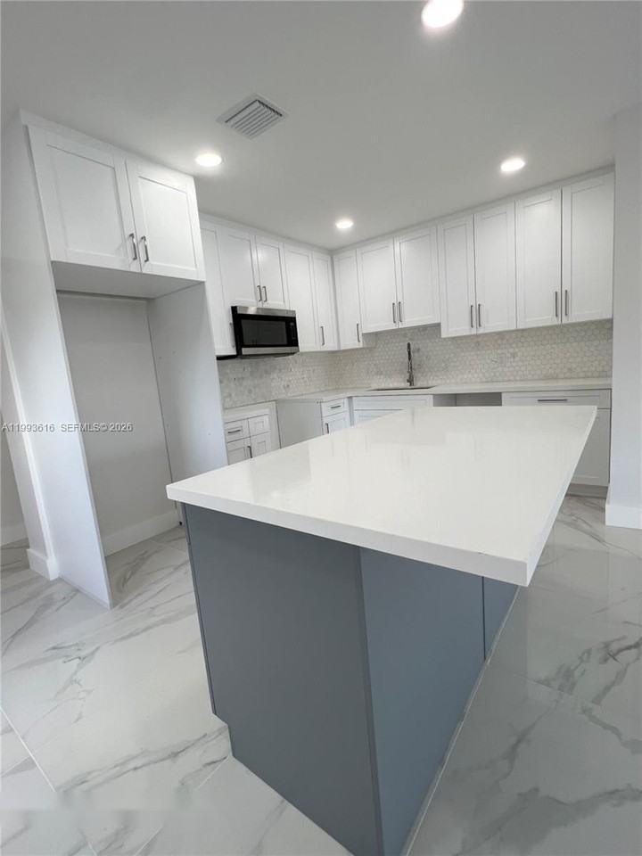 31 Sw 67th Ct - Photo 5 of 7