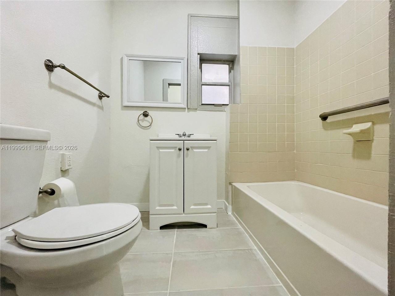 442 Sw 10th Ave - Photo 5 of 8