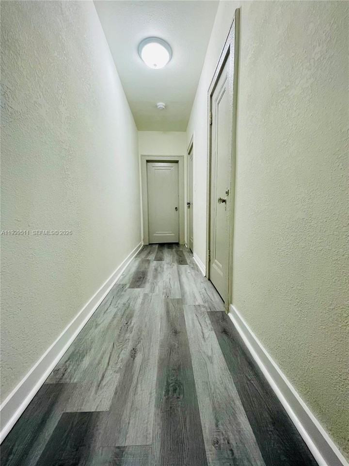 442 Sw 10th Ave - Photo 6 of 8