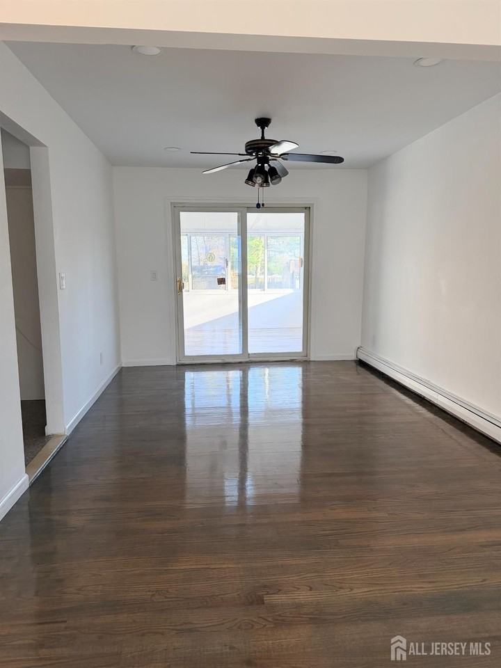 2460 Woodbridge Ave - Photo 3 of 30