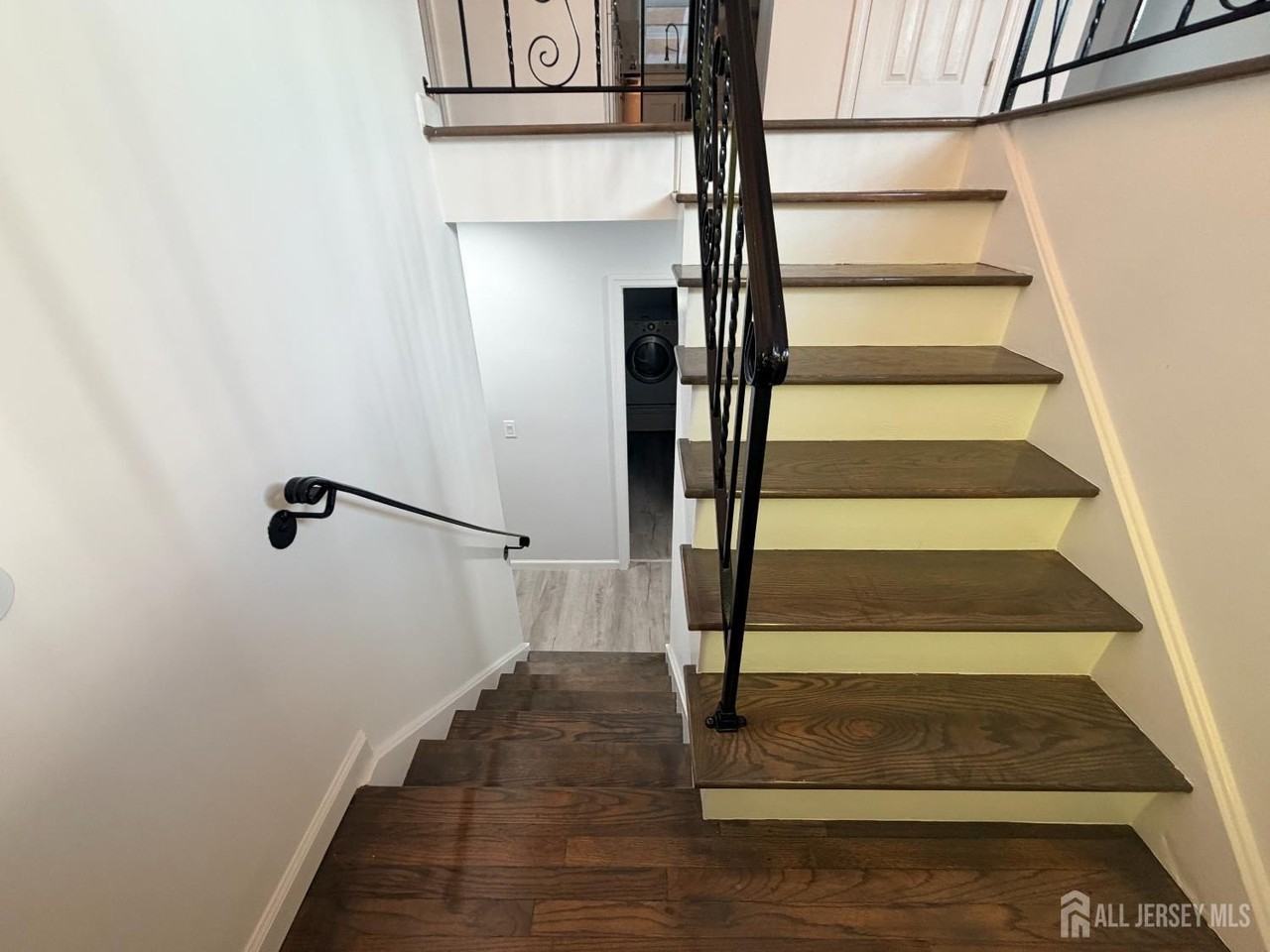 2460 Woodbridge Ave - Photo 6 of 30