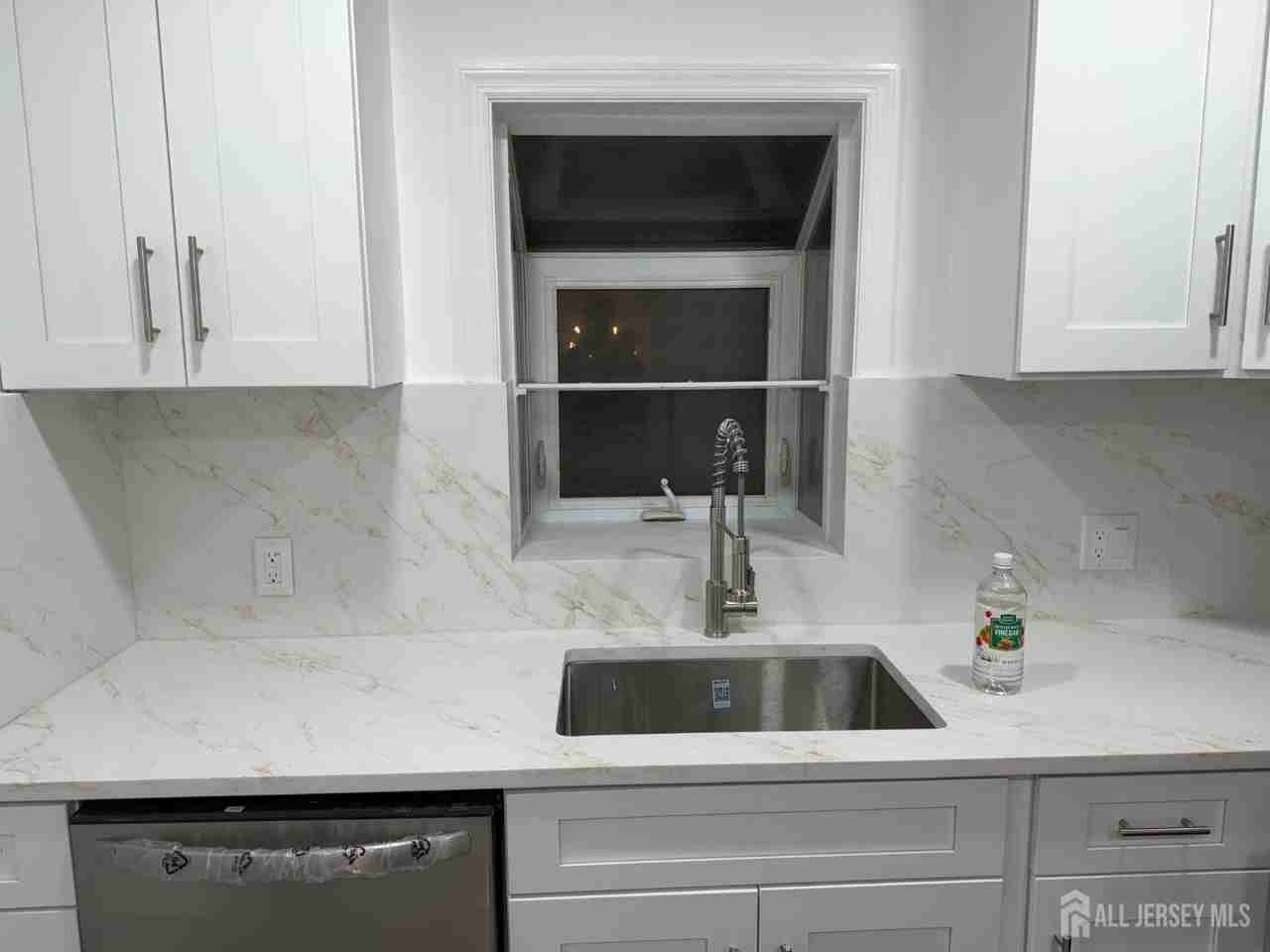 2460 Woodbridge Ave - Photo 7 of 30