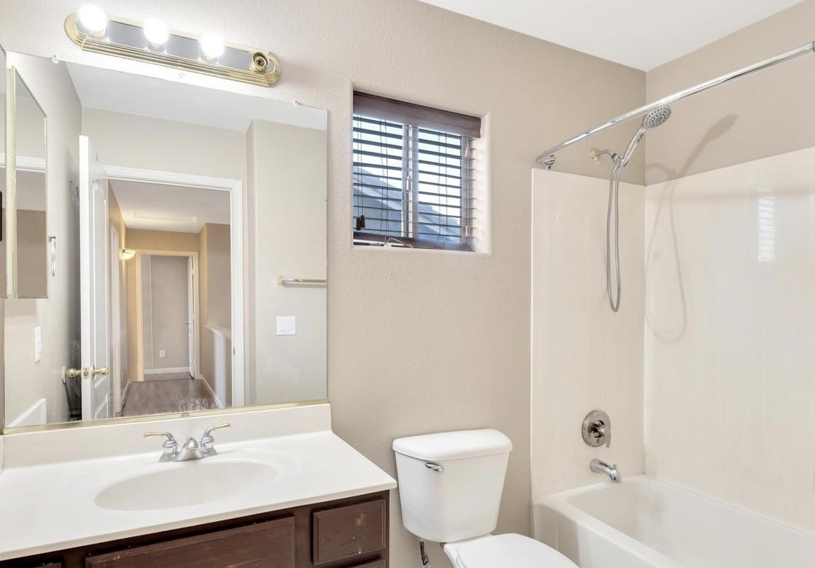 3913 E Monona Dr #1 - Photo 5 of 8