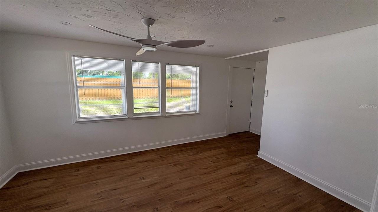 3806 Asbury Pl - Photo 3 of 6