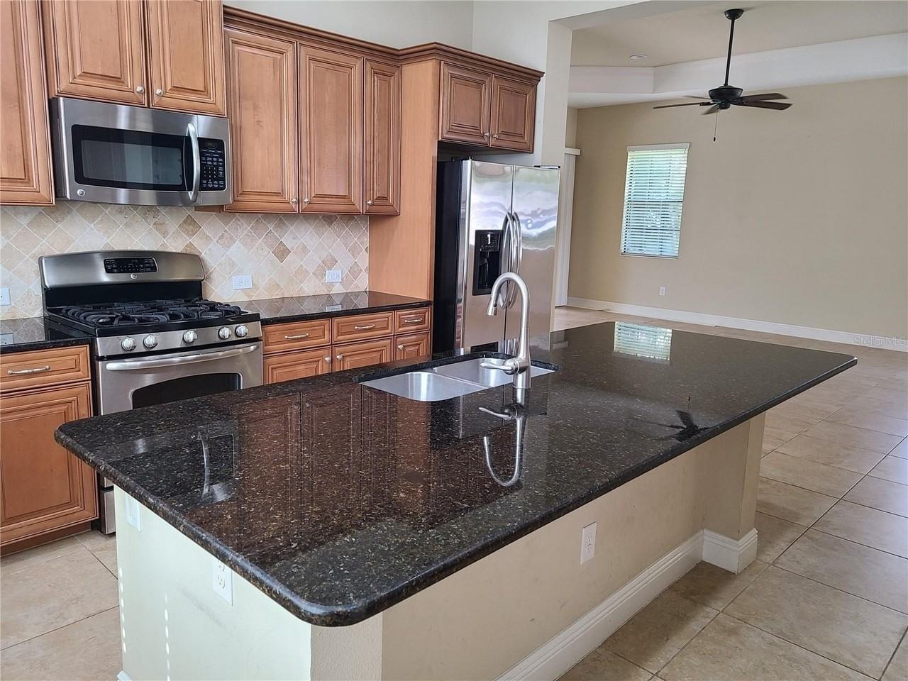 14305 Stirling Dr - Photo 4 of 15