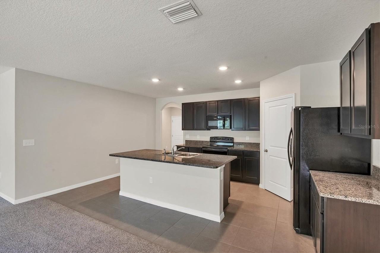 153 Tierra Verde Way - Photo 6 of 46