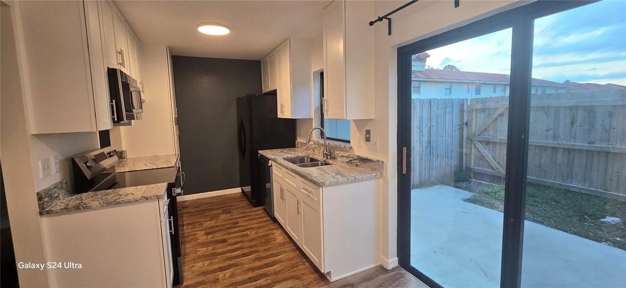 6299 Arlington Ct #212 - Photo 3 of 32