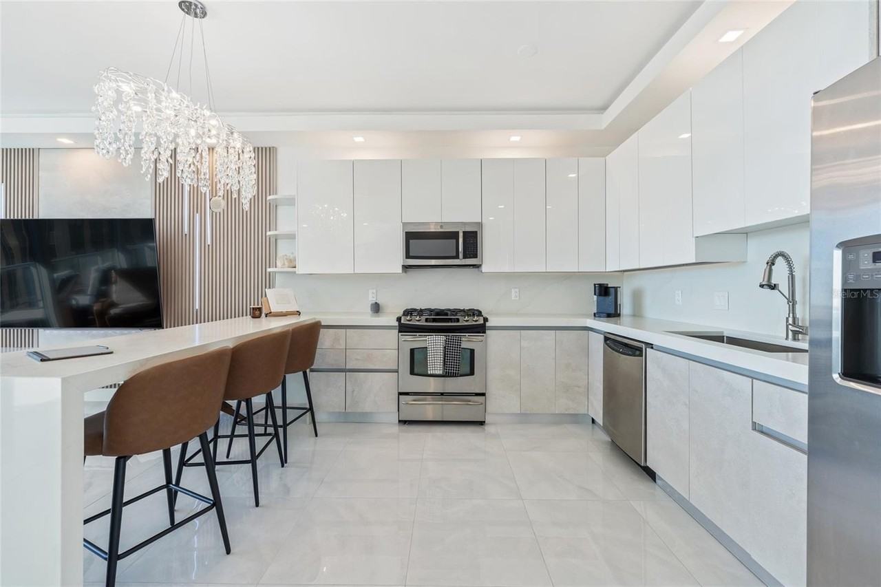 150 E Robinson St #601 - Photo 7 of 16