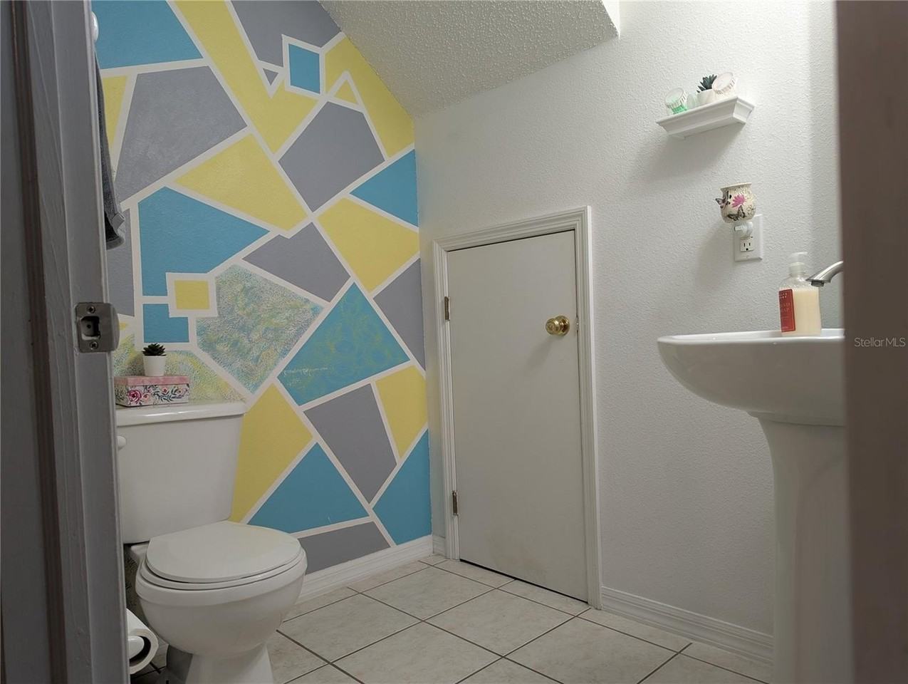 10740 Keys Gate Dr - Photo 6 of 40