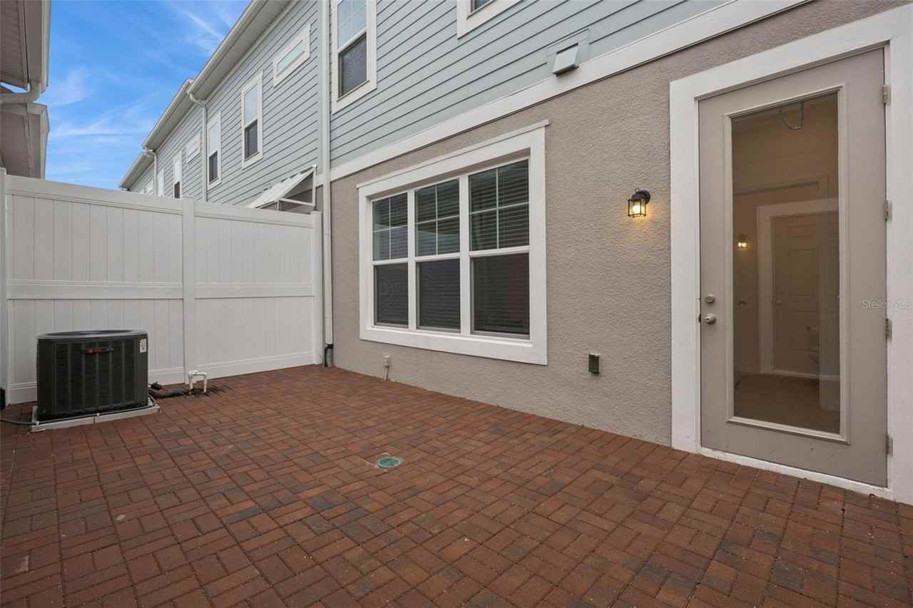 7007 Twilight Bay Dr - Photo 4 of 20