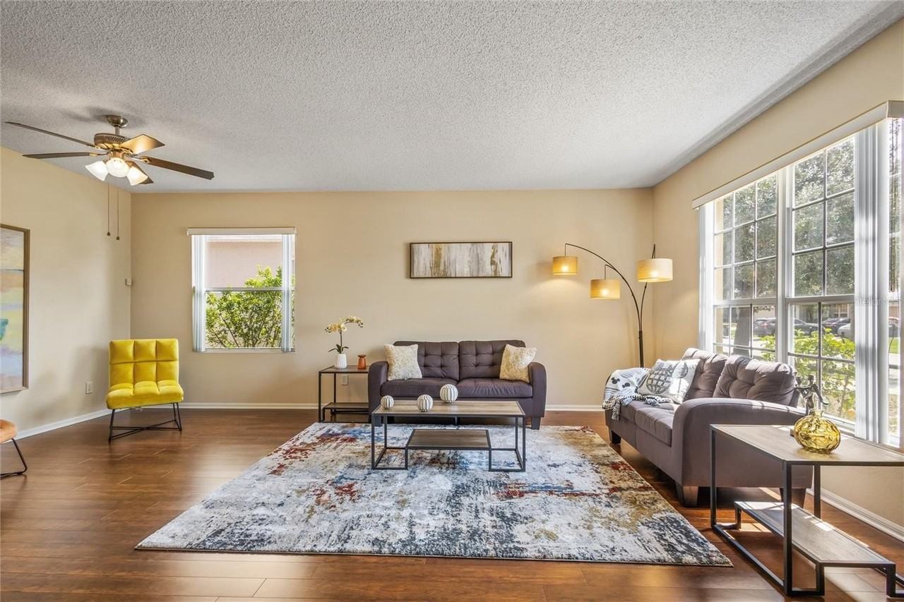 422 Graystone Blvd - Photo 5 of 35