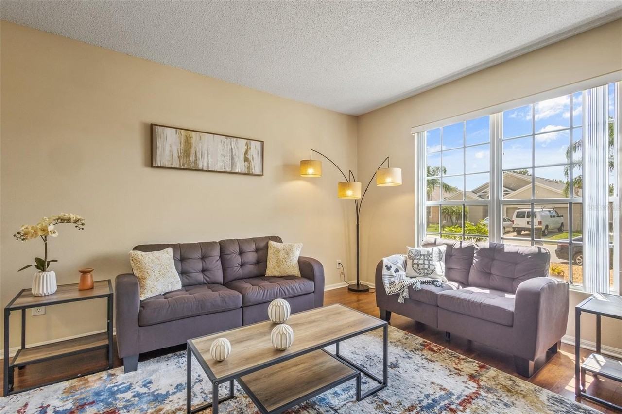 422 Graystone Blvd - Photo 6 of 35