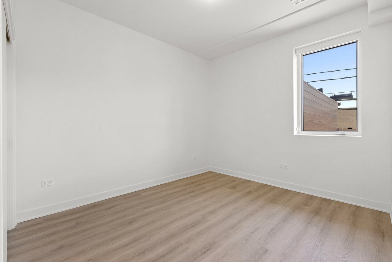 1801 W Grand Ave #401 - Photo 2 of 8