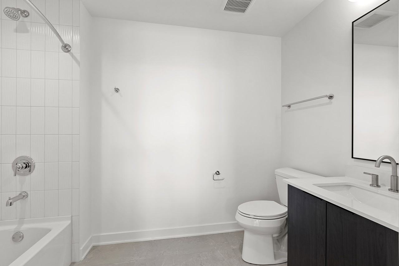 1801 W Grand Ave #401 - Photo 6 of 8