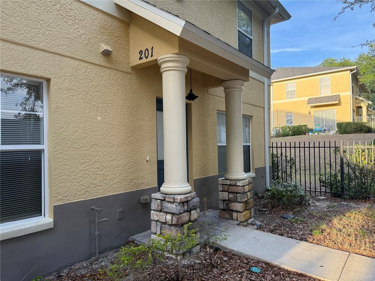 201 Draw Bridge Ln - Photo 2 of 11