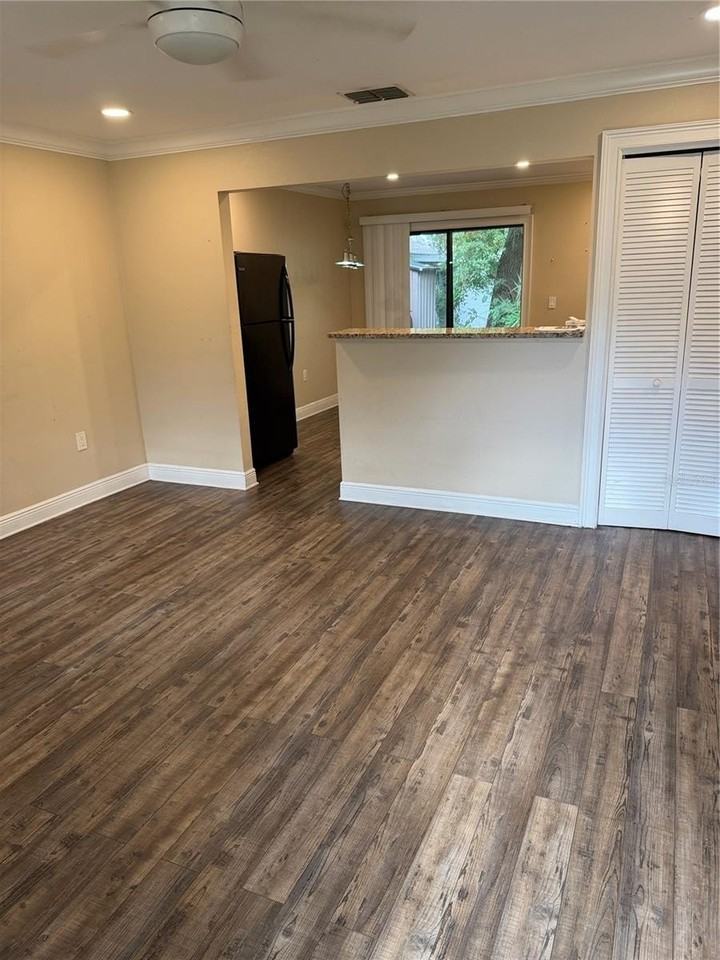 447 6th Ave Ne #B - Photo 5 of 12