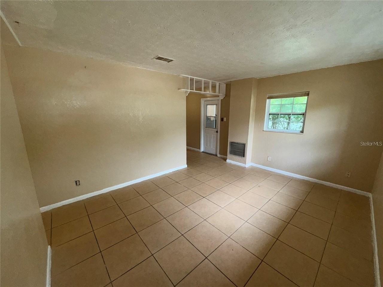 3011 E Flora St - Photo 6 of 36