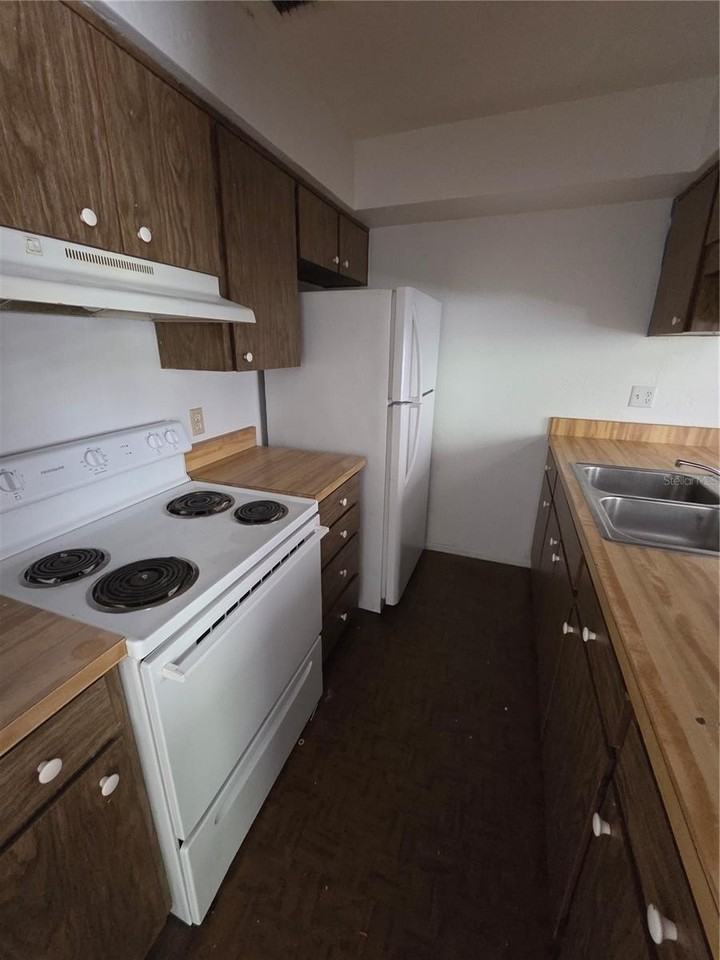 830 N Clake St #1 - Photo 4 of 7