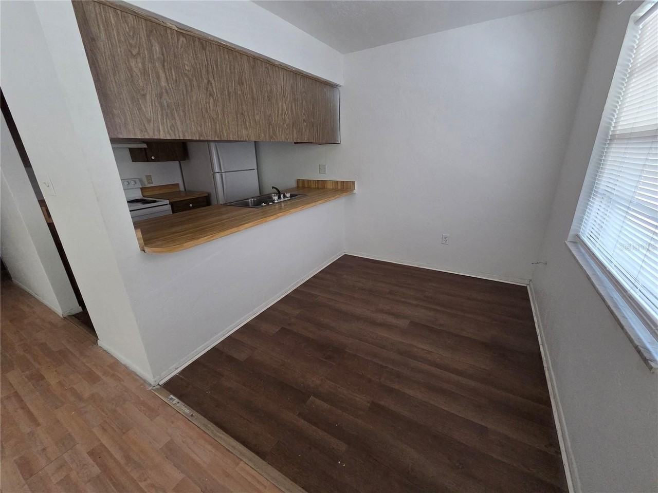 830 N Clake St #1 - Photo 5 of 7