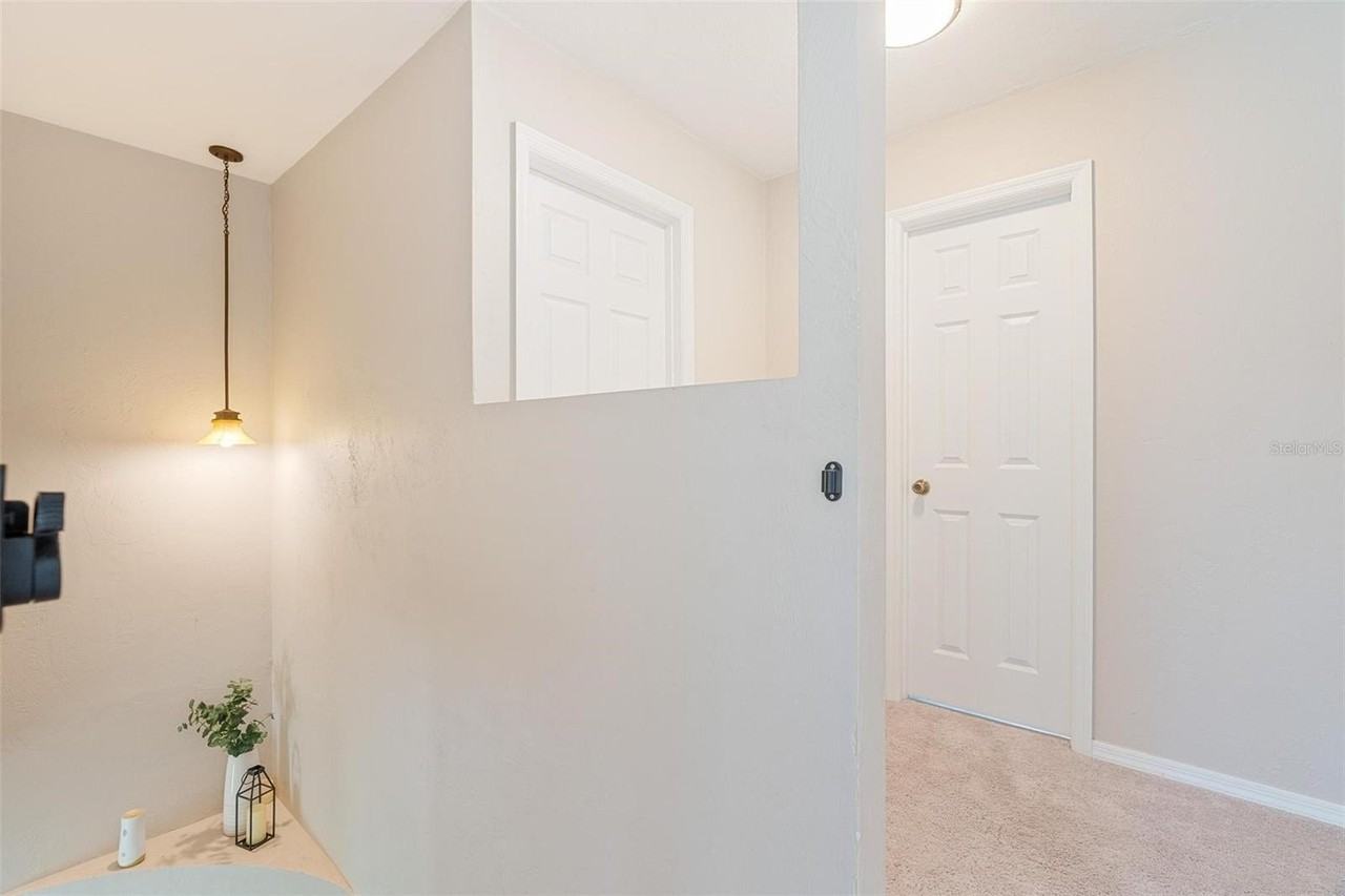 1197 Southfork Ct - Photo 3 of 48